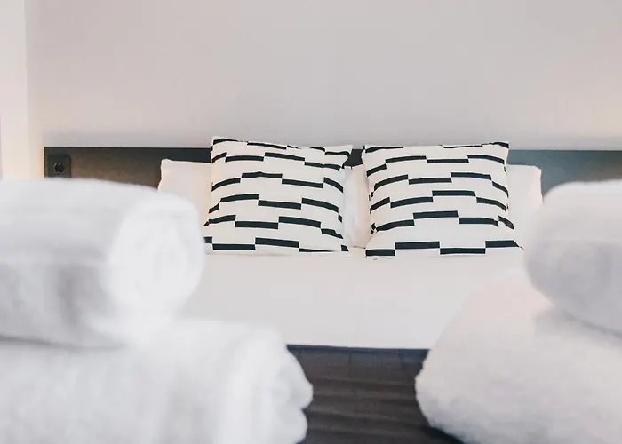 Otel Sunset By People