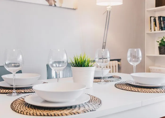 Sunset By People Готель *